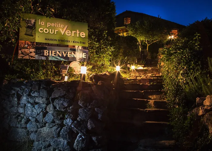 Couette-café La Petite Cour Verte 3*